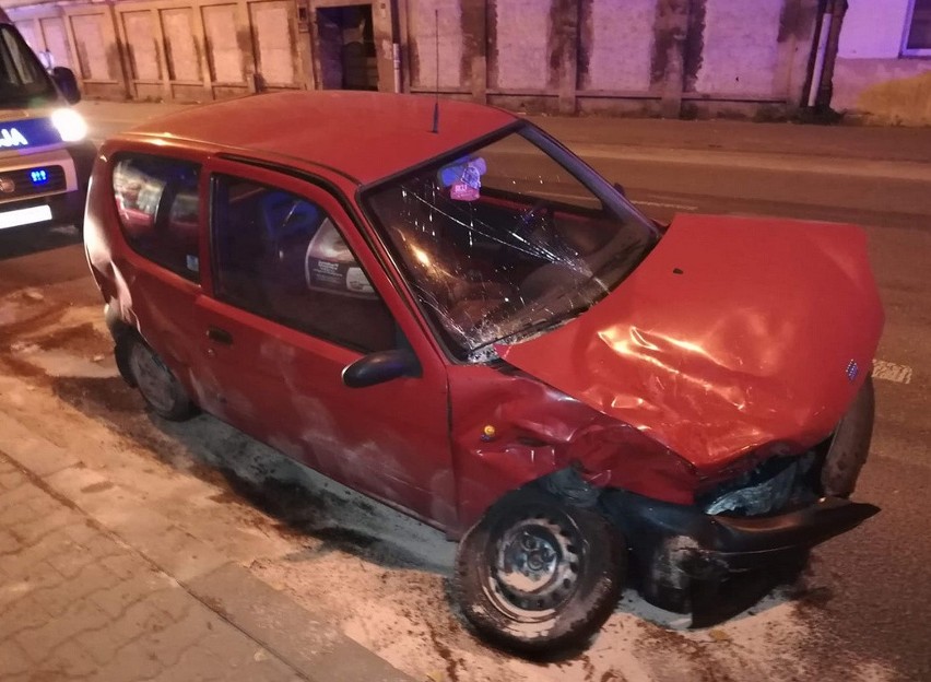 Wypadek na ul. Rewolucji. Wjechał fiatem w mercedesa i uciekł! Ranne dzieci