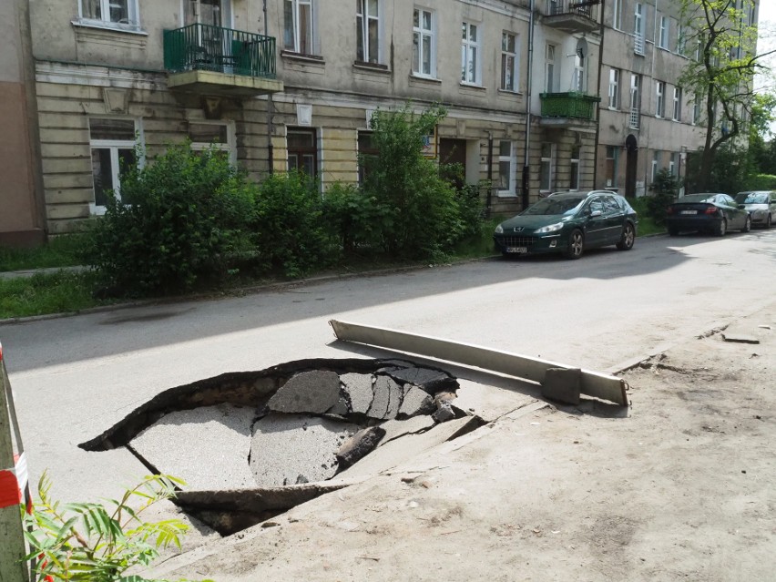 Zapadła się jezdnia ulicy Praskiej w dzielnicy Górna.