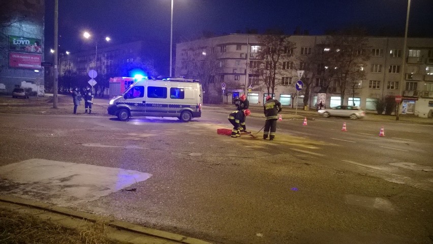 Wypadek na Uniwersyteckiej w Łodzi. Trzy osoby zostały ranne [ZDJĘCIA]