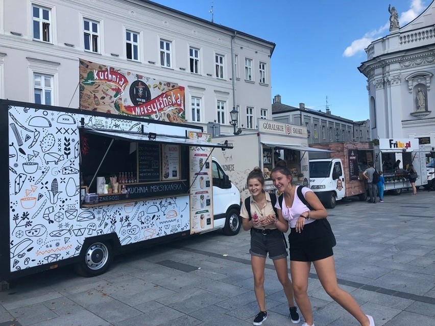 Dobre jedzenie przyciągało tłumy na wadowicki rynek