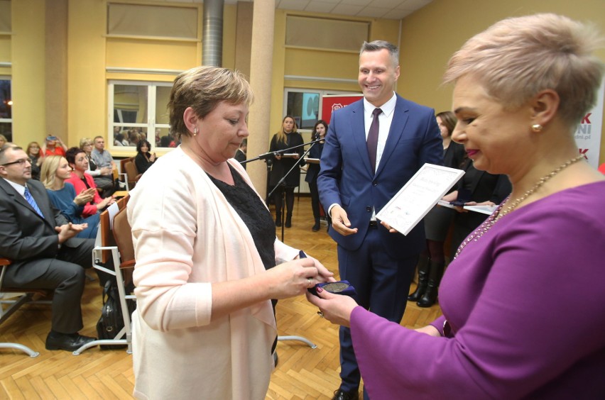 Oto laureaci tytułu „Nauczyciel na medal”. Wręczyliśmy nagrody zwycięzcom plebiscytu DZ [ZDJĘCIA]