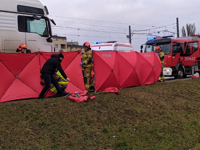 Dramatyczny wypadek w Częstochowie! Ciężarówka ciągnęła pieszego kilkadziesiąt metrów