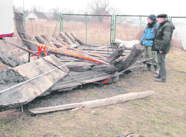 Wrak szkuty wydobytej z dna Martwej Wisły w rejonie Gdańska Stogów 