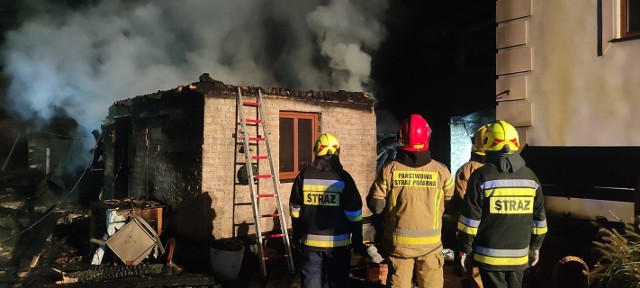 Pożar wybuchł około godziny 1. w nocy w miejscowości w Wyględowie w gminie Sienno.