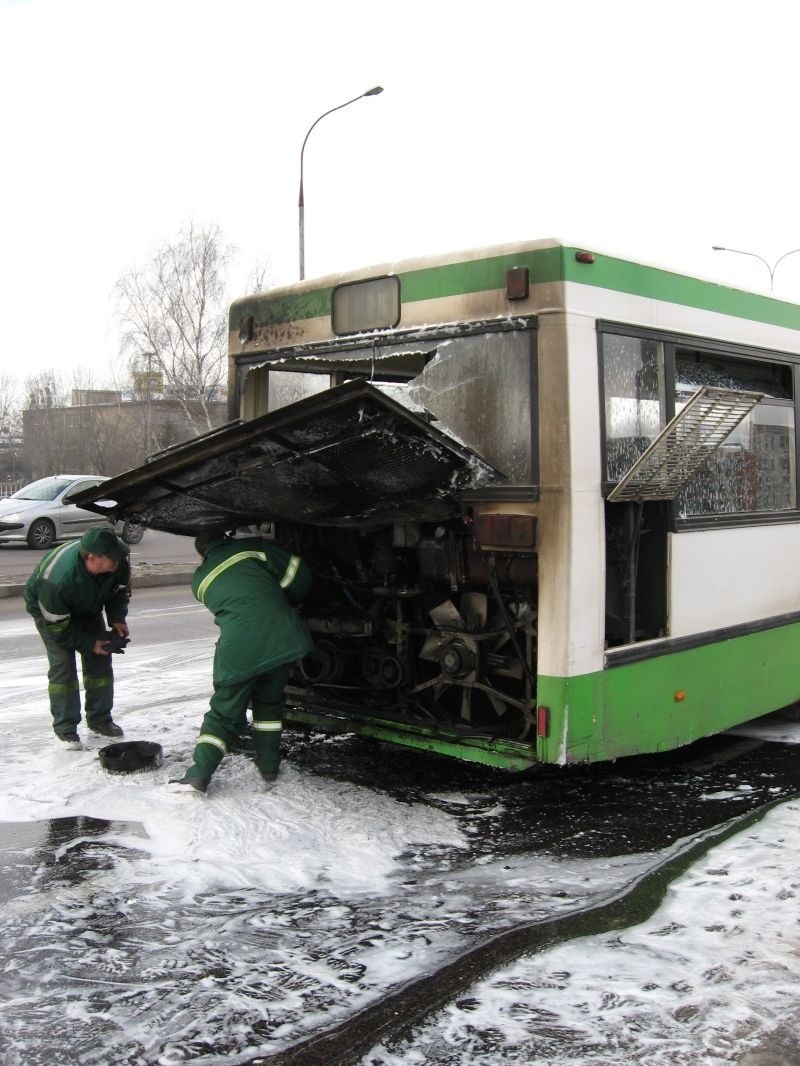 Pozar autobusu na wiadukcie na Dąbrowskiego w Bialymstoku