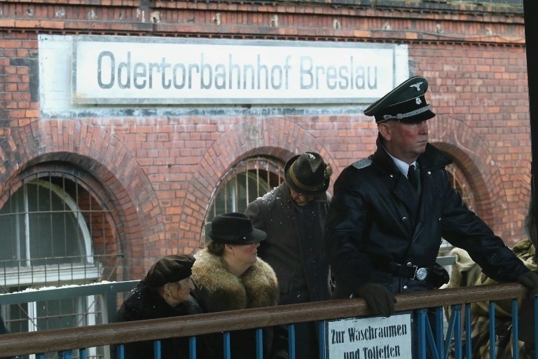 Wczoraj zdjęcia kręcono na placu Piłsudskiego, a dzisiaj...