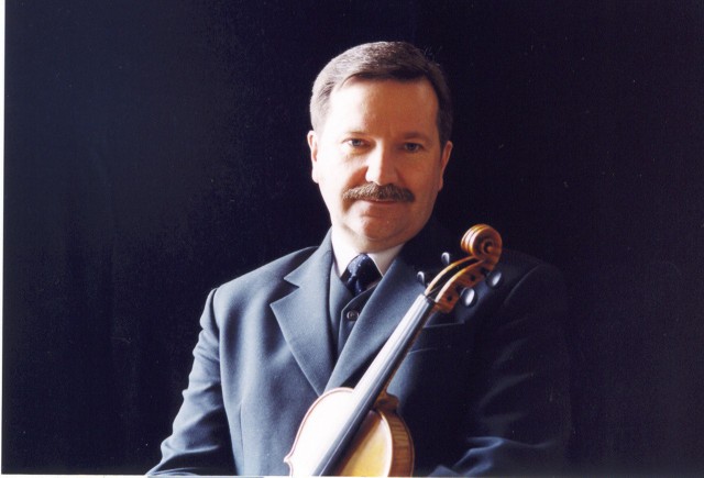 Marek Promiński  jest laureatem kilku międzynarodowych konkursów muzycznych