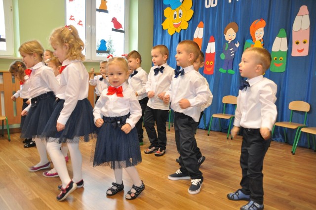 Dzieci z nowego przedszkola, tuż przed pasowaniem przygotowały dla gości program artystyczny - tańczyły, śpiewały piosenki, recytowały wierszyki.