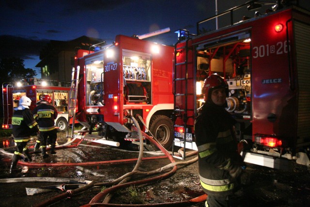 Białostoccy strażacy często mają problemy z dotarciem do pożaru. Przez zaparkowane na osiedlach auta.