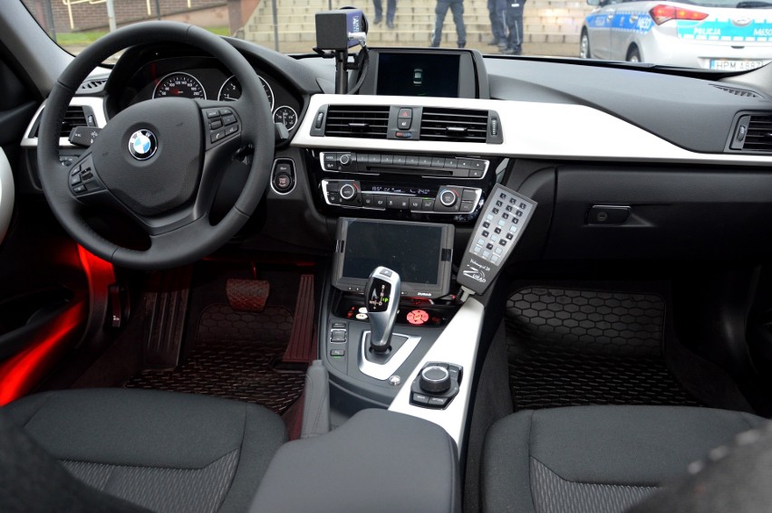 Pierwsza partia nieoznakowanych radiowozów BMW 330i xDrive...