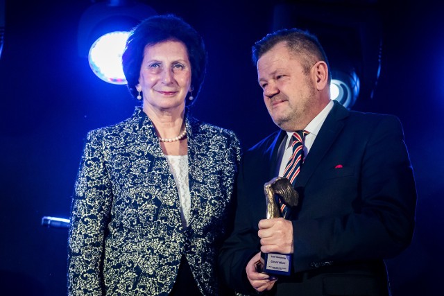 Irena Szewińska i Jacek Milecki przemawiali ze wzruszeniem i otrzymali gorące brawa.