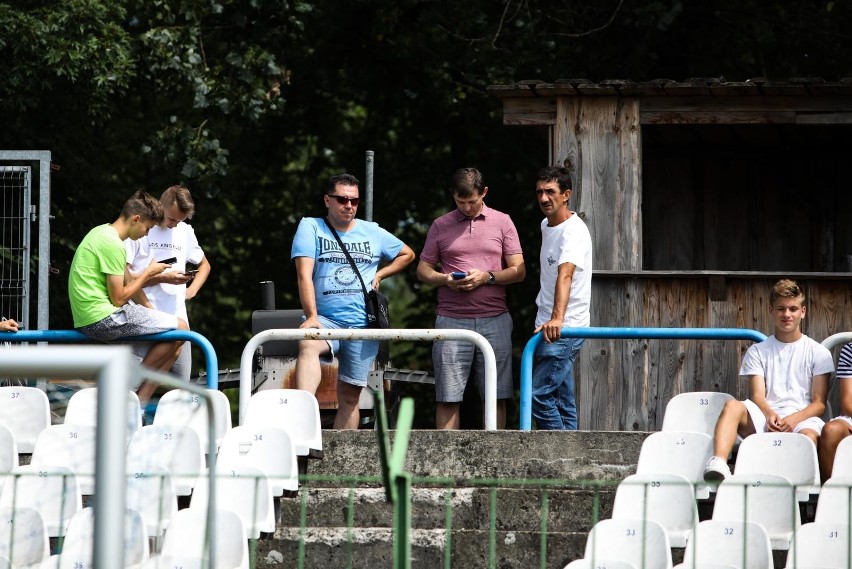 Hutnik Kraków. Kibice na meczu juniorów beniaminka CLJ z Legią Warszawa [ZDJĘCIA]