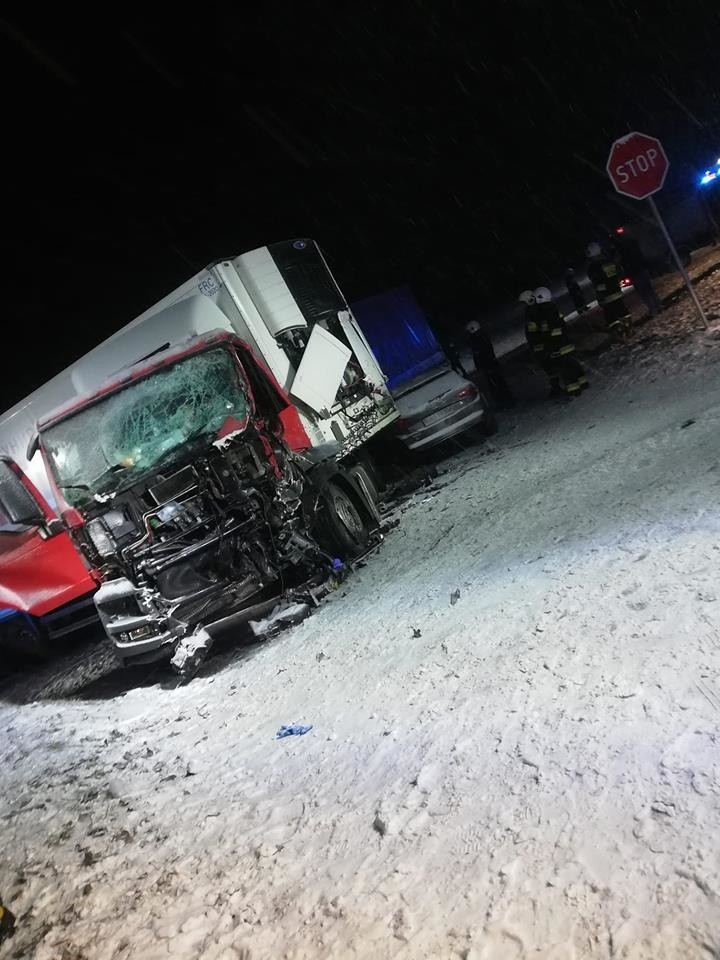 Wypadek śmiertelny. Ciężkie warunki na drogach. Mnóstwo kolizji [ZDJĘCIA]