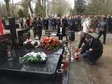 Uroczystość przy grobie Sebastiana Karpiniuka w Kołobrzegu [wideo]