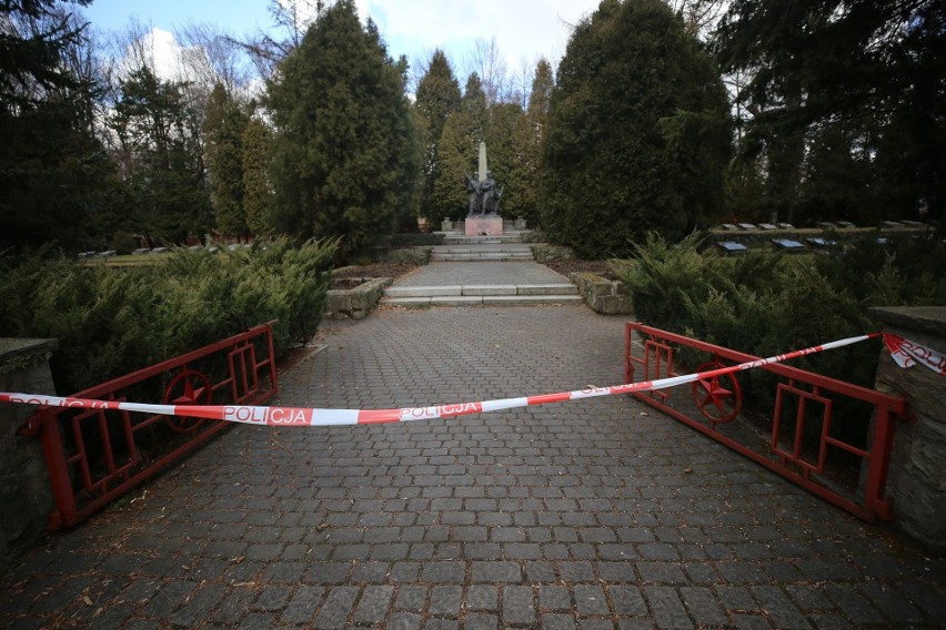 W Parku Kościuszki w Katowicach zniszczono pomniki żołnierzy...