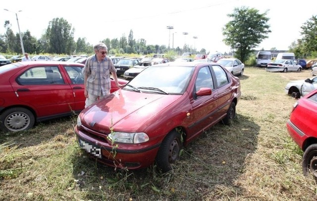 – Czy to auto można uznać za wrak – zastanawia się Włodzimierz Uciński.