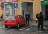 Jan Dobrzyński zajął miejsce do parkowania dla osób niepełnosprawnych (zdjęcia, wideo)
