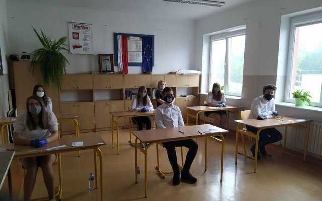 Już w poprzednim roku uczniowie przystępowali do egzaminu ósmoklasisty w pełnym reżimie sanitarnym.