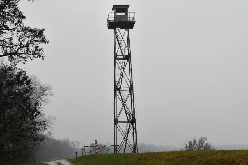 Wieża obserwacyjna niegdyś była wykorzystywana przez Wojska...