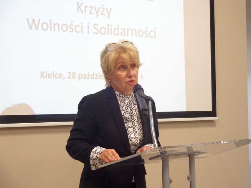 Wręczono Krzyże Wolności i Solidarności. Odebrali je opozycjoniści z okresu PRL z regionu świętokrzyskiego