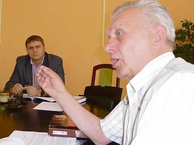 Radny Zenon Oleszewski twierdzi, że stan pomieszczeń, w których pracuje komisja, jest naprawdę zły