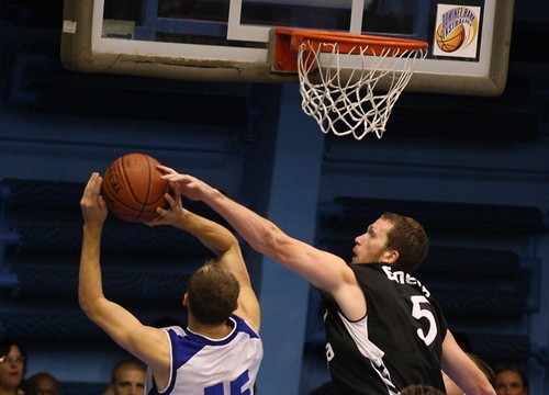 Mecz Energa Czarni Slupsk - PBE Basket Poznan. (Fot Lukasz Capar)