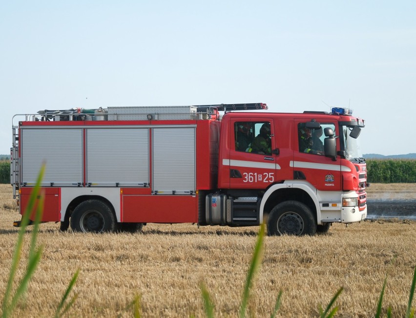 Na polu w Lesznie (gm. Medyka) w powiecie przemyskim spłonął...