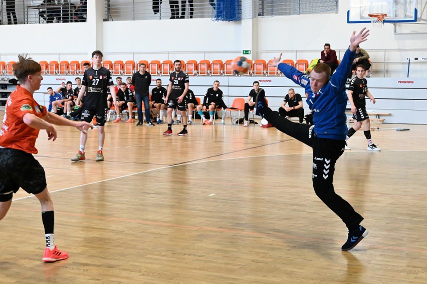 KSZO Handball Ostrowiec wygrał w Kielcach z AZS UJK.