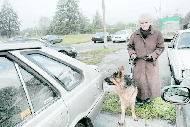 - Problemy ze znalezieniem postoju bardzo utrudniają nam życie - mówi Elżbieta Błaszkiewicz z Rubinkowa