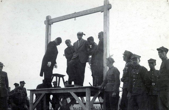 Egzekucja Greisera na Cytadeli, 21 lipca 1946 roku.Więcej zdjęć -->