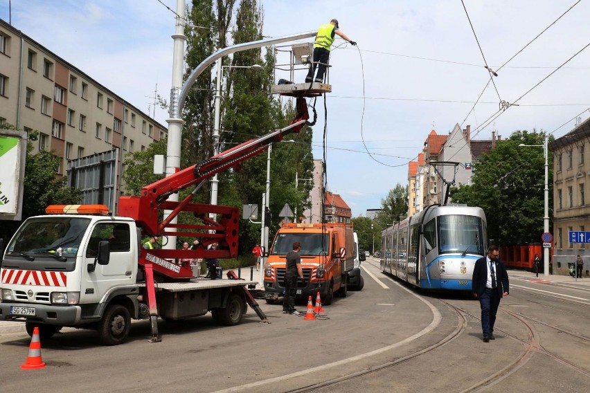 21 maj 2019 - próbny przejazd tramwaju przez ulicę Hubską,...