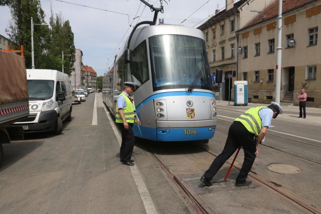 21 maj 2019 - próbny przejazd tramwaju przez ulicę Hubską, tuż przed jej otwarciem dla kierowców