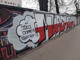 W Krakowie na obiektach WKS Wawel powstał mural w obronie Jana Pawła II