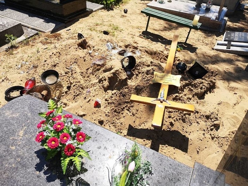 Na cmentarzu w Grudziądzu 36-latek zniszczył nagrobki