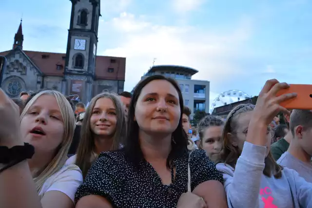 Zobacz kolejne zdjęcia. Przesuwaj zdjęcia w prawo - naciśnij strzałkę lub przycisk NASTĘPNE