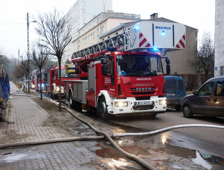 Pożar na Grodzieńskiej. Ogień wybuchł na placu budowy [ZDJĘCIA]