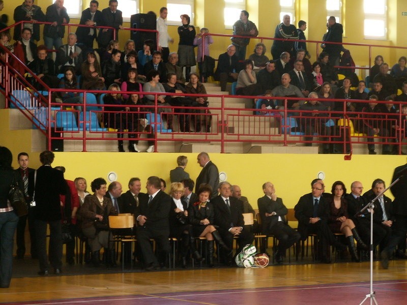 Mieszkańcy Chocenia doczekali się hali sportowej z prawdziwego zdarzenia