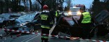 Czołówka przy cmentarzu w Nisku. Strażacy wycinali z auta zakleszczonego kierowcę 