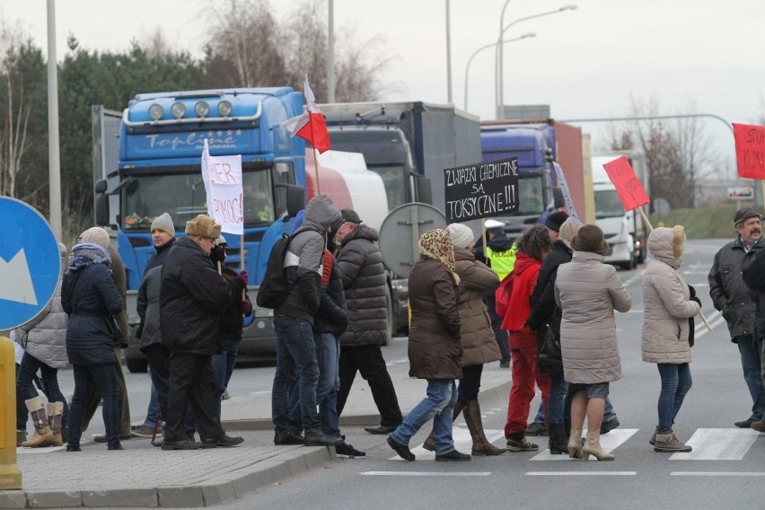 Protest przeciwko budowie fabryki silników Lufthansy pod...