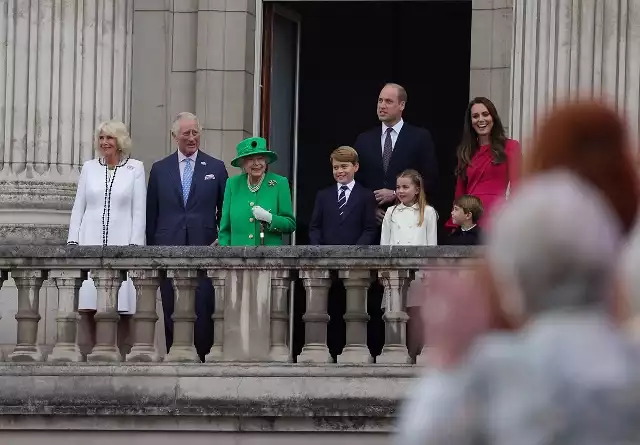 Po księciu Williamie, kolejne w linii sukcesji są jego dzieci - George, Charlotte oraz Louis.