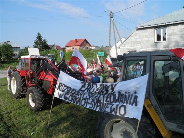 Bojowe nastroje mieszkańców wsi Górki-Sypniewo ostudziła obecność policyjnych radiowozów. Wczoraj blokady drogi nie było. Ale miejscowi nie powiedzieli jeszcze ostatniego słowa...