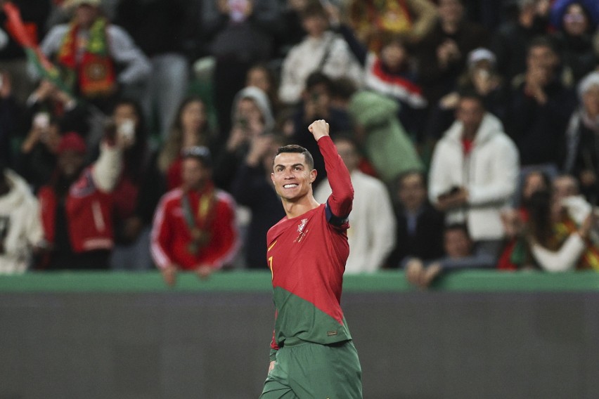 "Saudyjski" Ronaldo poprawił rekordy. Udany debiut Martineza...