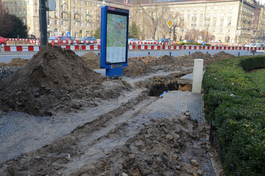 Przebudowa pl. Kościuszki może się przedłużyć. Do akcji wkroczyli archeolodzy (ZDJĘCIA)