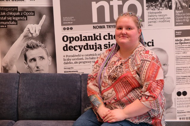 Karolina Romańczak z Fundacji na rzecz rozwoju edukacji "Smart" zaprasza opolskich seniorów na darmowe warsztaty obsługi komputera.