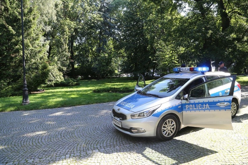 Białystok. W parku znaleziono zwłoki mężczyzny (zdjęcia)