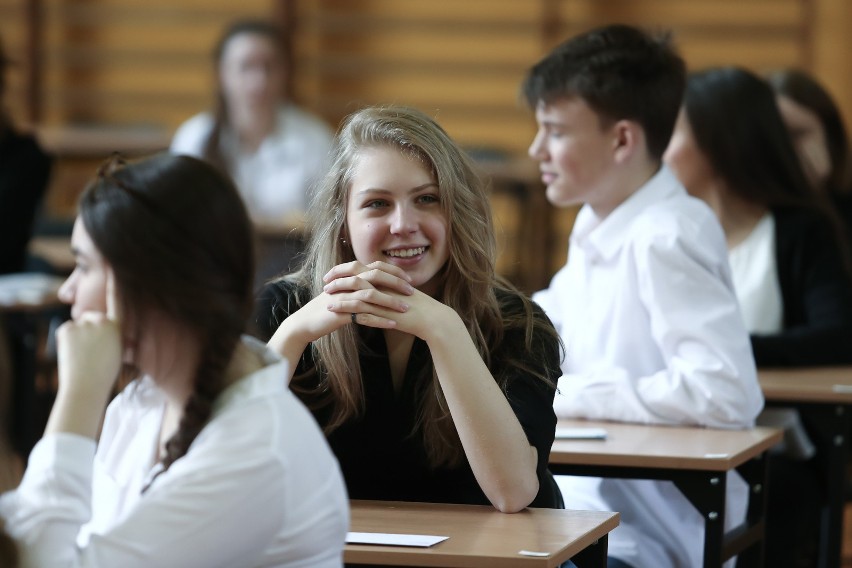 Egzamin ósmoklasisty to mała matura. Uczniowie napiszą test z czterech  przedmiotów | Gazeta Wrocławska