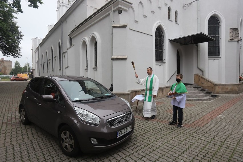 Kropidłem w karoserię, czyli święcenie pojazdów w "Białym kościele"