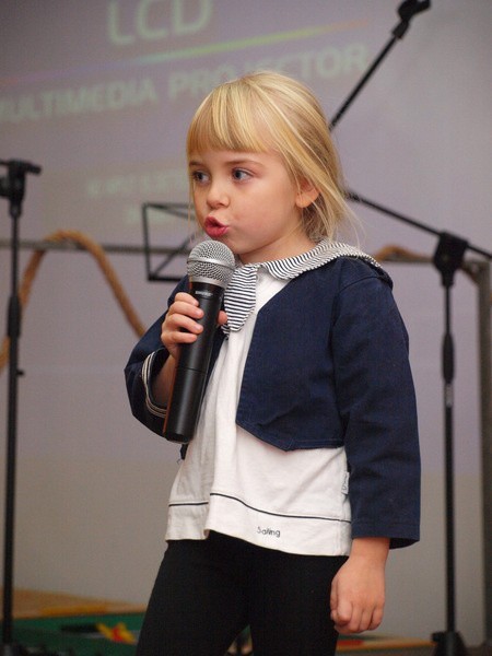 Wśród solistek zaprezentowała się też kilkuletnia Marika Witkowska-Kurtek. Zaprezentowała piosenkę "Szanteczka dla dziecka&#8221;.