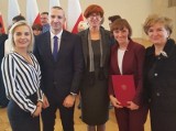 Ekipa ostrołęckiego MOPR z nagrodą minister [ZDJĘCIA]