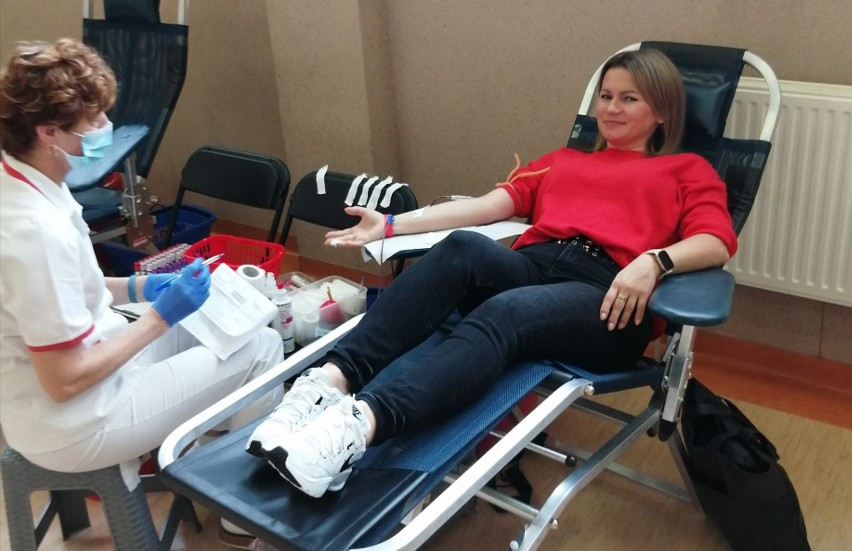 Mieszkańcy oddawali krew we Włoszczowie. Kolejna udana akcja w Powiatowym Centrum Kulturalno-Rekreacyjnym (ZDJĘCIA)